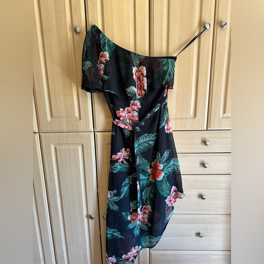 Roz & Ali One shoulder Ruffled Asymmetrical floral dress- size 6